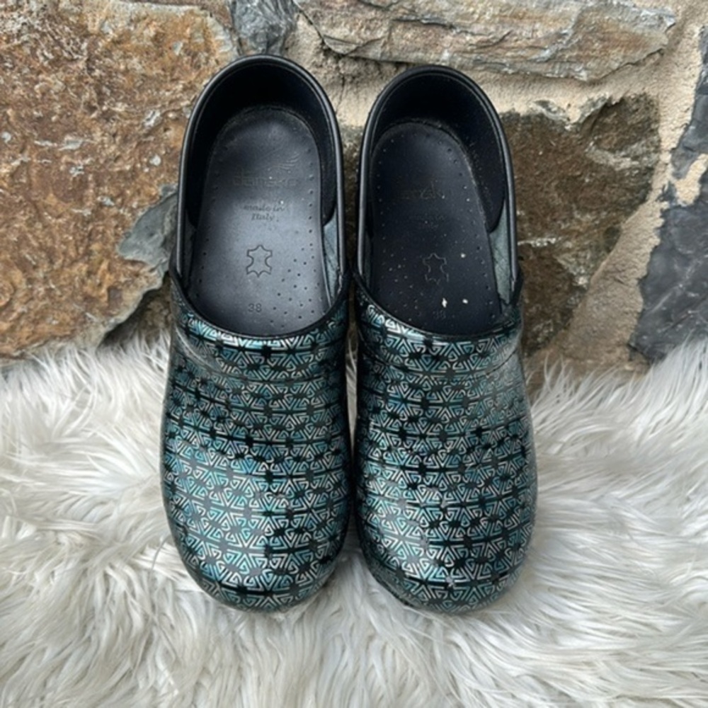 RARE Dansko Metallic Blue and Silver with Geometric Pattern clogs size 7.5 (38)